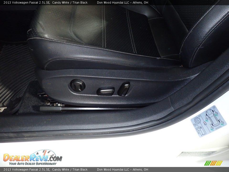 2013 Volkswagen Passat 2.5L SE Candy White / Titan Black Photo #17