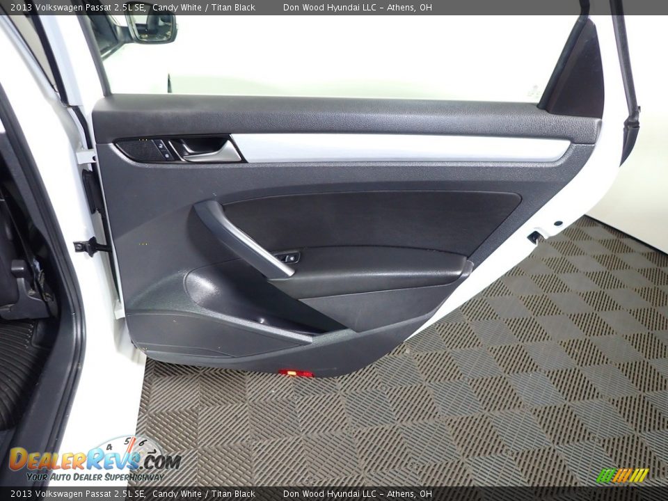 2013 Volkswagen Passat 2.5L SE Candy White / Titan Black Photo #21