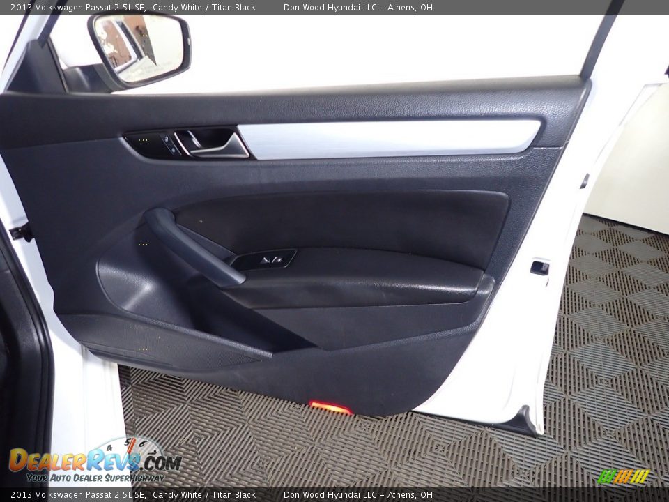 2013 Volkswagen Passat 2.5L SE Candy White / Titan Black Photo #23
