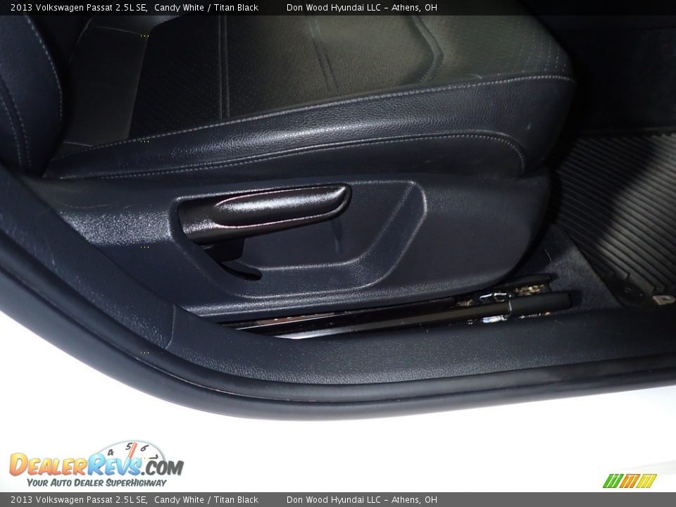 2013 Volkswagen Passat 2.5L SE Candy White / Titan Black Photo #24