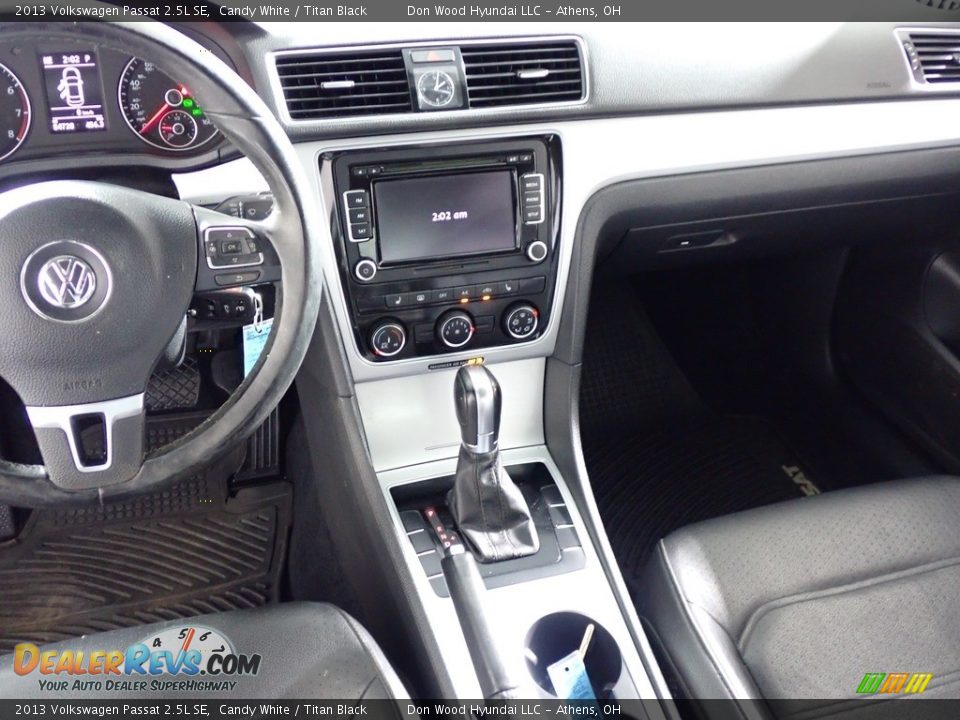 2013 Volkswagen Passat 2.5L SE Candy White / Titan Black Photo #29