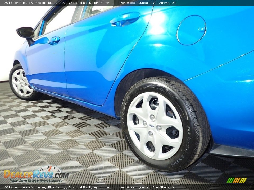 2013 Ford Fiesta SE Sedan Blue Candy / Charcoal Black/Light Stone Photo #10