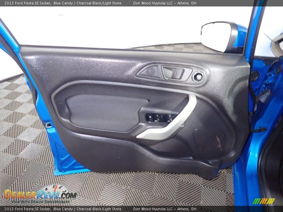 2013 Ford Fiesta SE Sedan Blue Candy / Charcoal Black/Light Stone Photo #16