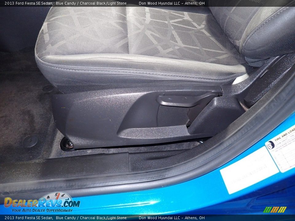2013 Ford Fiesta SE Sedan Blue Candy / Charcoal Black/Light Stone Photo #17