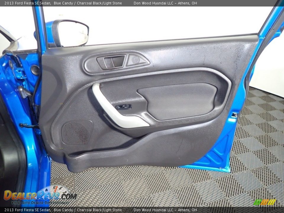 2013 Ford Fiesta SE Sedan Blue Candy / Charcoal Black/Light Stone Photo #23
