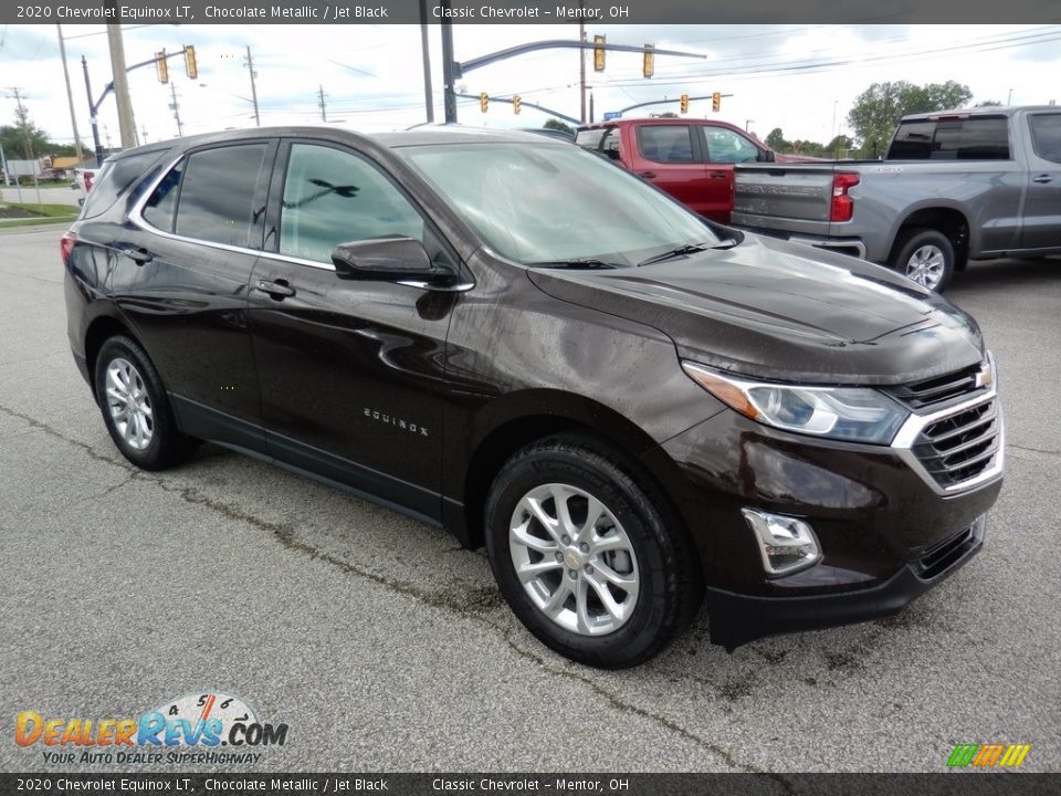 Front 3/4 View of 2020 Chevrolet Equinox LT Photo #3