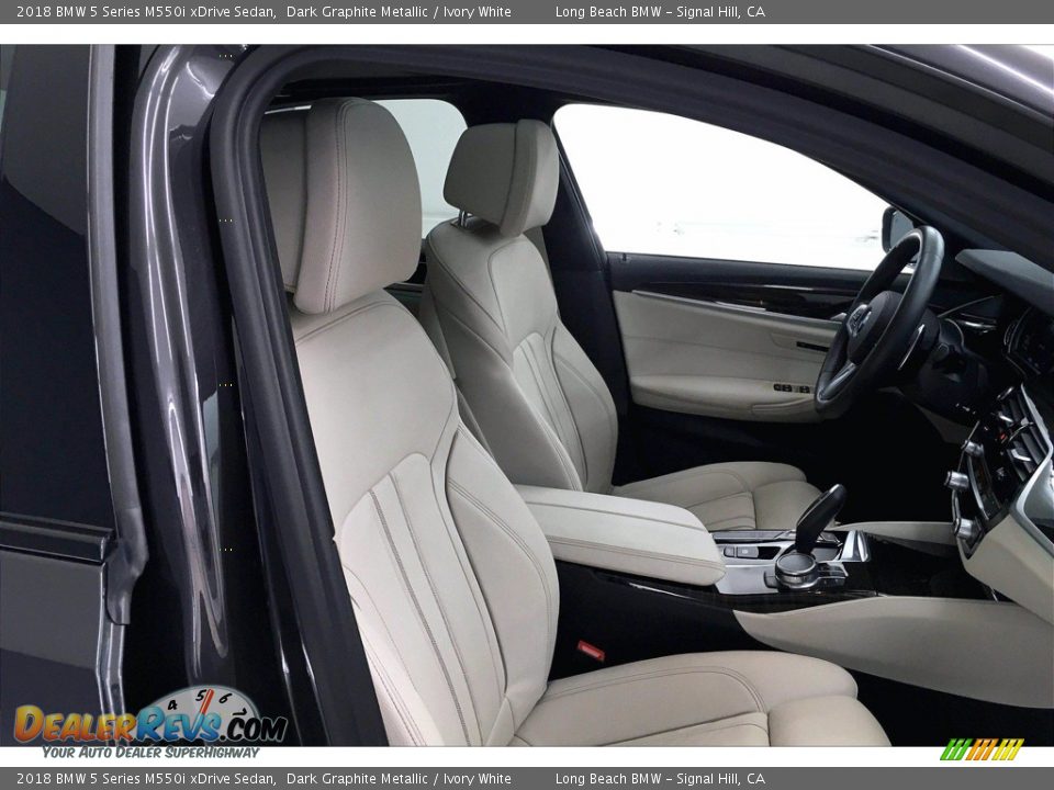 2018 BMW 5 Series M550i xDrive Sedan Dark Graphite Metallic / Ivory White Photo #6