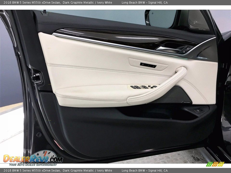 2018 BMW 5 Series M550i xDrive Sedan Dark Graphite Metallic / Ivory White Photo #23