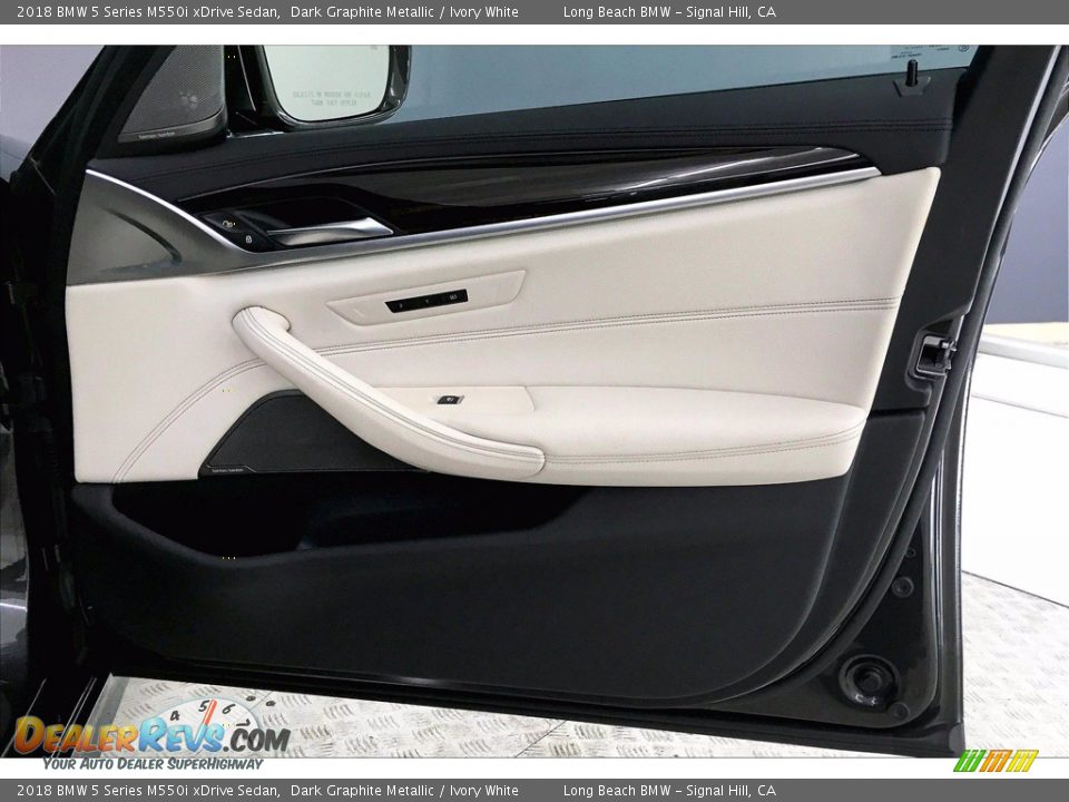 2018 BMW 5 Series M550i xDrive Sedan Dark Graphite Metallic / Ivory White Photo #24