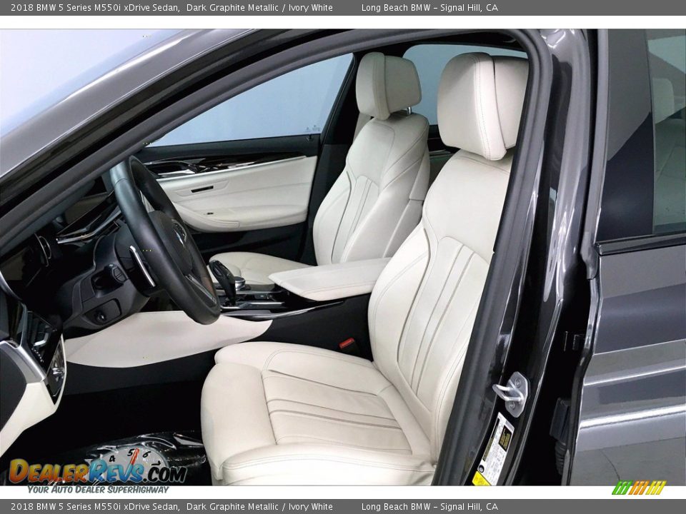 2018 BMW 5 Series M550i xDrive Sedan Dark Graphite Metallic / Ivory White Photo #28