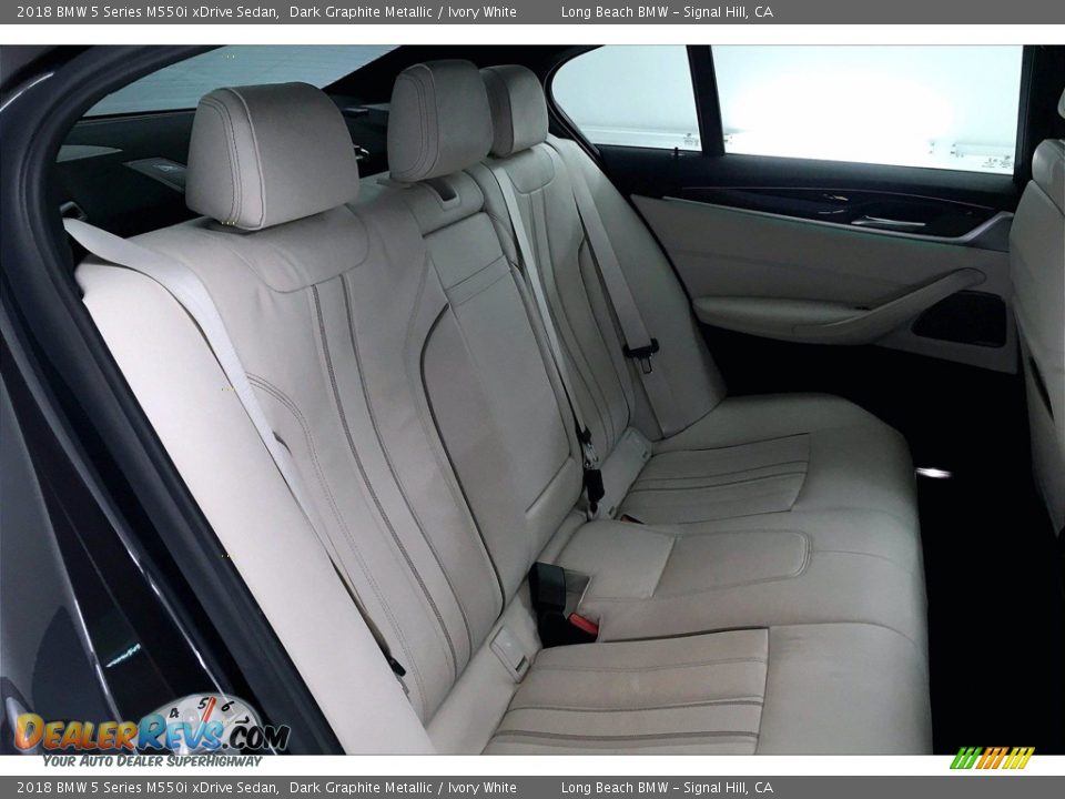 2018 BMW 5 Series M550i xDrive Sedan Dark Graphite Metallic / Ivory White Photo #29