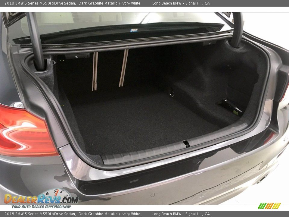 2018 BMW 5 Series M550i xDrive Sedan Dark Graphite Metallic / Ivory White Photo #32