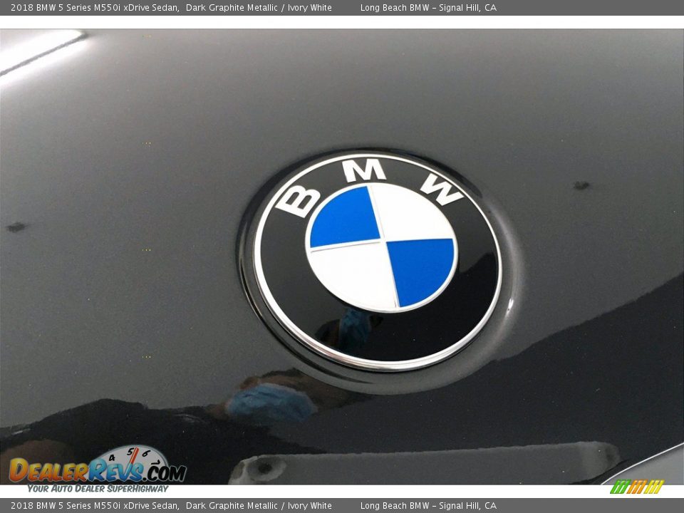 2018 BMW 5 Series M550i xDrive Sedan Dark Graphite Metallic / Ivory White Photo #33