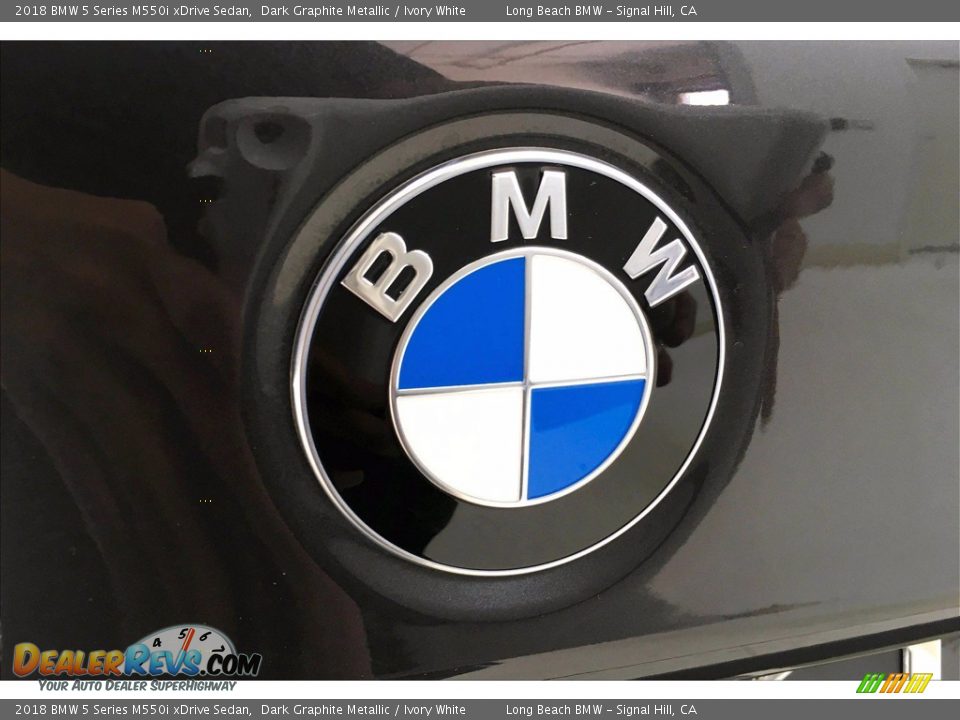 2018 BMW 5 Series M550i xDrive Sedan Dark Graphite Metallic / Ivory White Photo #34