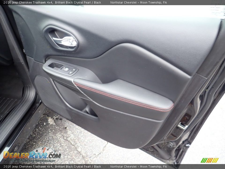 2016 Jeep Cherokee Trailhawk 4x4 Brilliant Black Crystal Pearl / Black Photo #17
