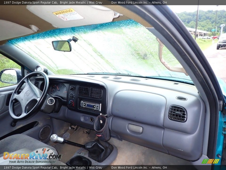 1997 Dodge Dakota Sport Regular Cab Bright Jade Metallic / Mist Gray Photo #18