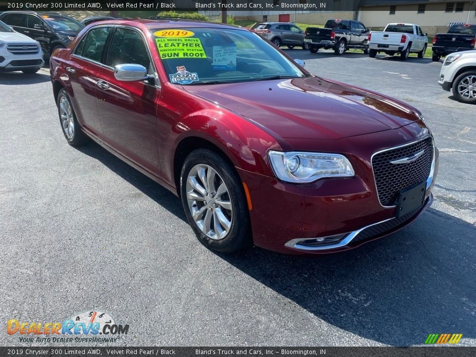 2019 Chrysler 300 Limited AWD Velvet Red Pearl / Black Photo #4