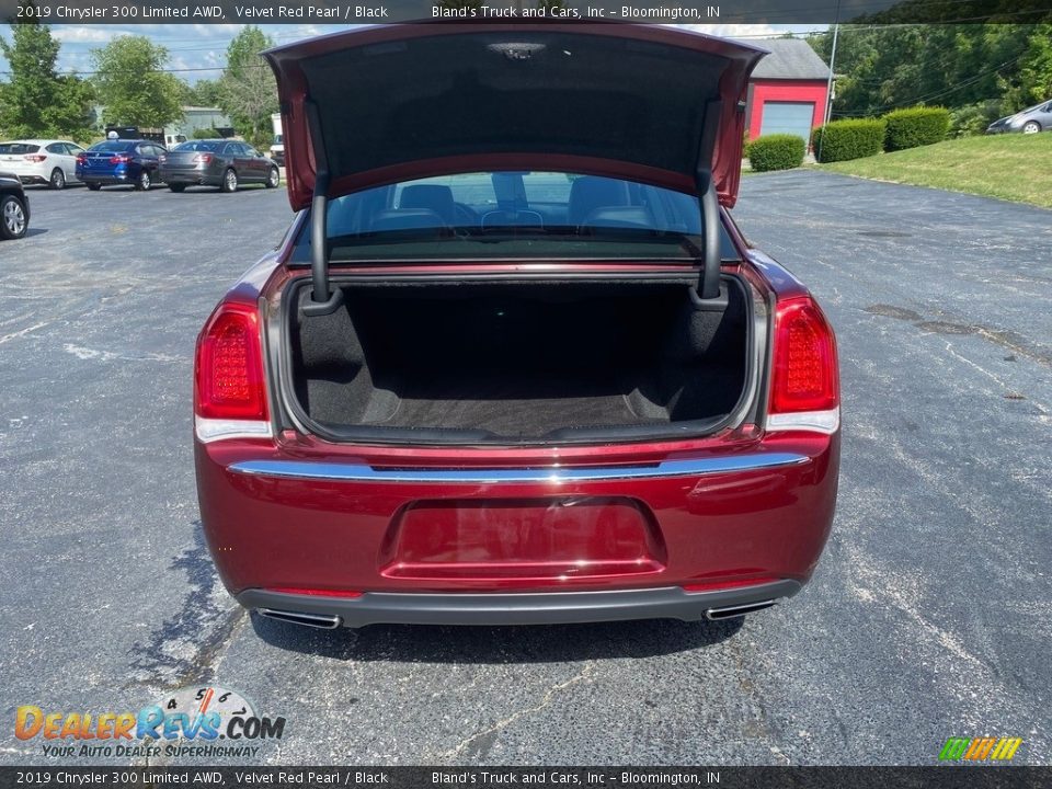 2019 Chrysler 300 Limited AWD Velvet Red Pearl / Black Photo #9