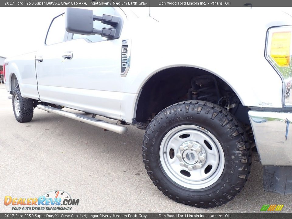 2017 Ford F250 Super Duty XL Crew Cab 4x4 Ingot Silver / Medium Earth Gray Photo #3