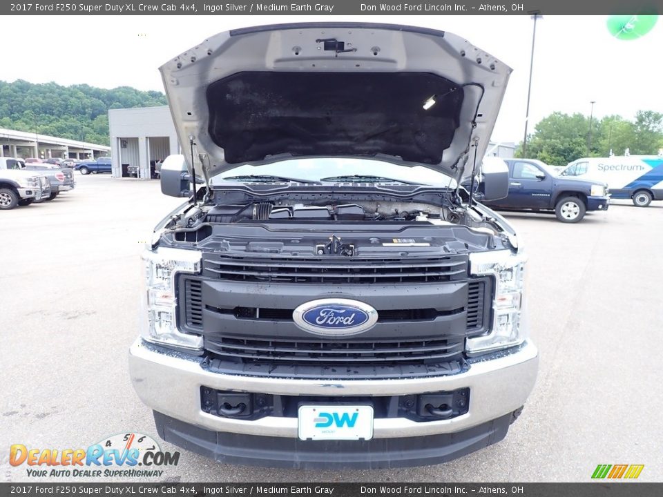 2017 Ford F250 Super Duty XL Crew Cab 4x4 Ingot Silver / Medium Earth Gray Photo #5