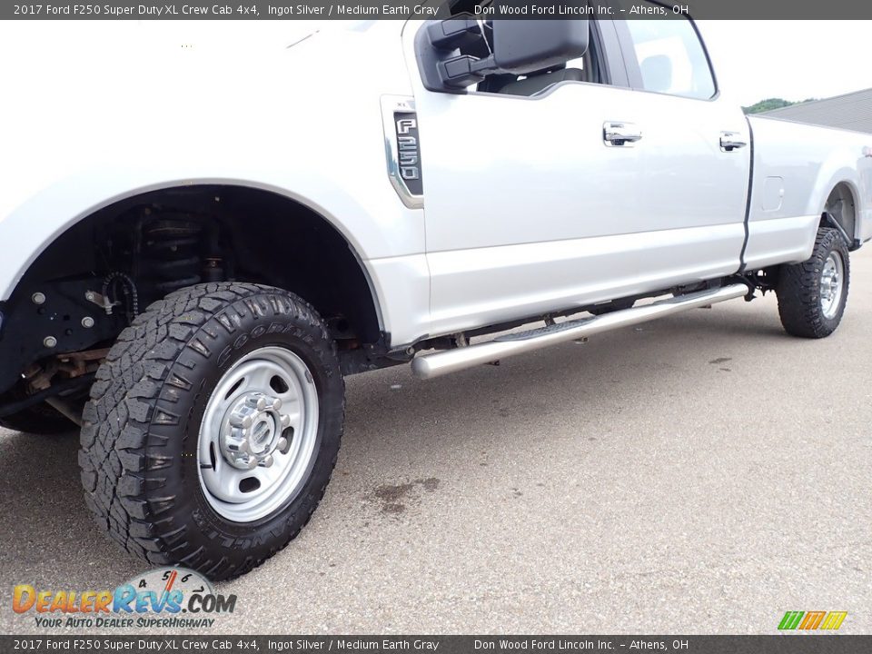 2017 Ford F250 Super Duty XL Crew Cab 4x4 Ingot Silver / Medium Earth Gray Photo #8