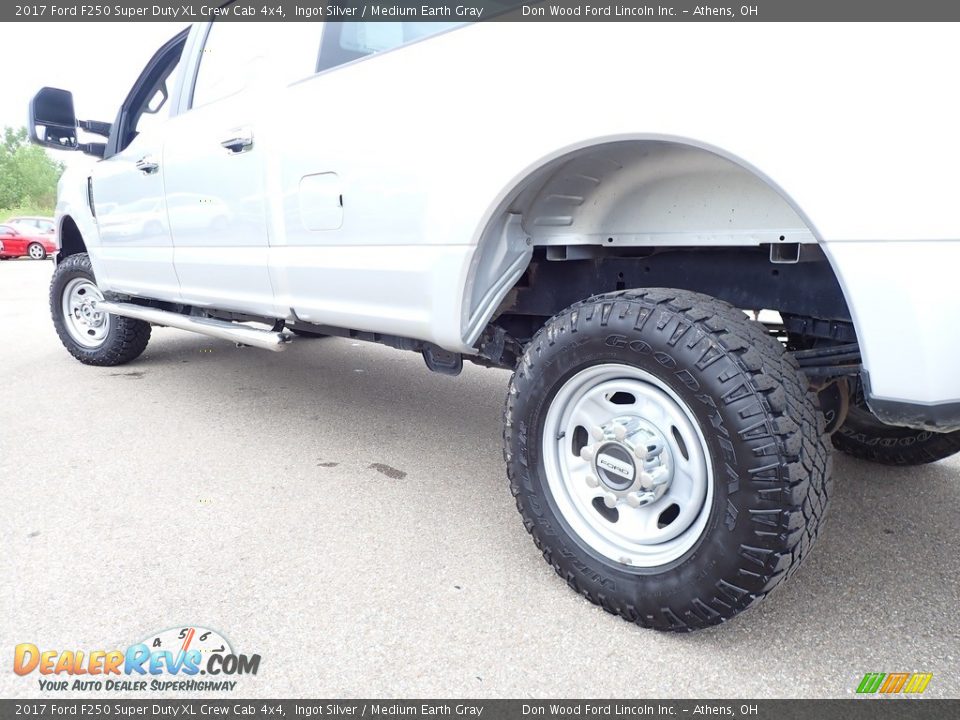 2017 Ford F250 Super Duty XL Crew Cab 4x4 Ingot Silver / Medium Earth Gray Photo #10