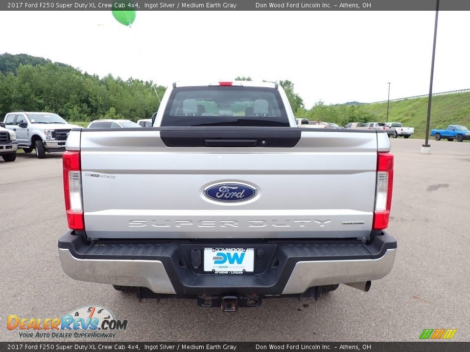 2017 Ford F250 Super Duty XL Crew Cab 4x4 Ingot Silver / Medium Earth Gray Photo #11