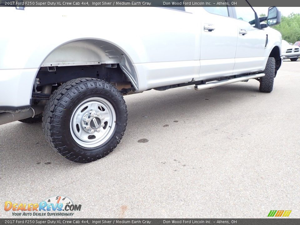 2017 Ford F250 Super Duty XL Crew Cab 4x4 Ingot Silver / Medium Earth Gray Photo #13