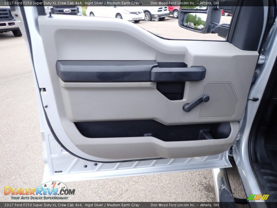 2017 Ford F250 Super Duty XL Crew Cab 4x4 Ingot Silver / Medium Earth Gray Photo #14