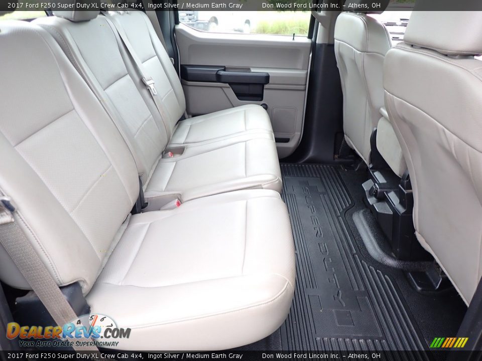 2017 Ford F250 Super Duty XL Crew Cab 4x4 Ingot Silver / Medium Earth Gray Photo #20