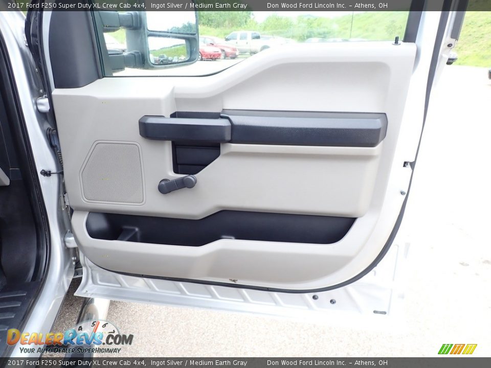 2017 Ford F250 Super Duty XL Crew Cab 4x4 Ingot Silver / Medium Earth Gray Photo #21