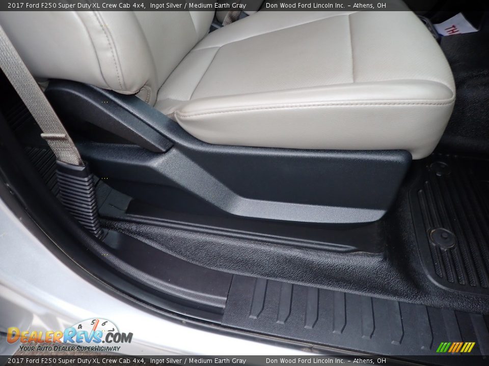 2017 Ford F250 Super Duty XL Crew Cab 4x4 Ingot Silver / Medium Earth Gray Photo #22
