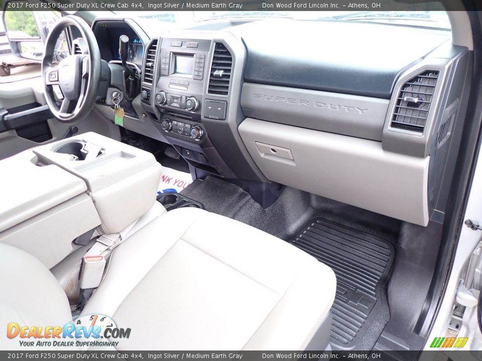 2017 Ford F250 Super Duty XL Crew Cab 4x4 Ingot Silver / Medium Earth Gray Photo #23