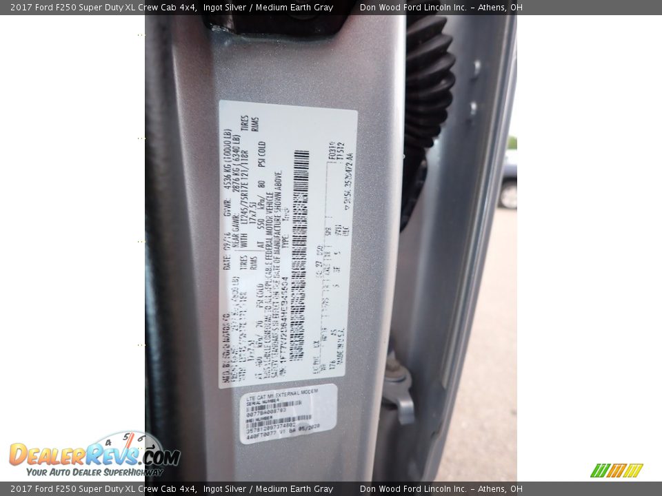 2017 Ford F250 Super Duty XL Crew Cab 4x4 Ingot Silver / Medium Earth Gray Photo #29