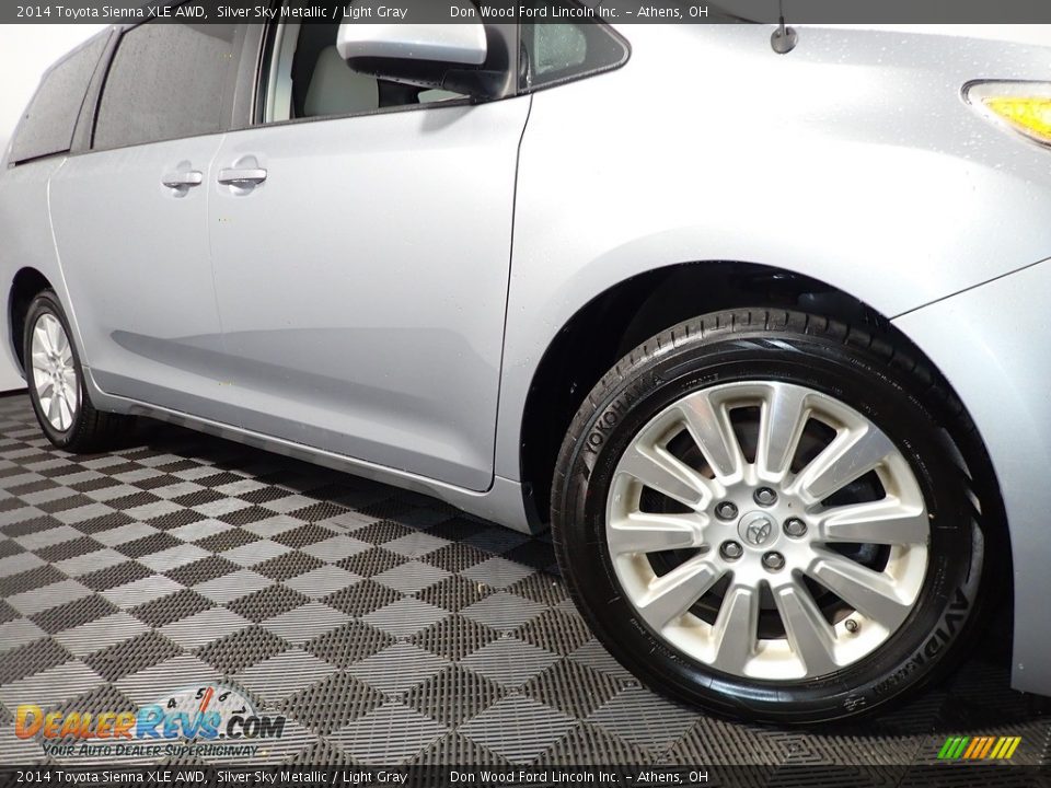 2014 Toyota Sienna XLE AWD Silver Sky Metallic / Light Gray Photo #3