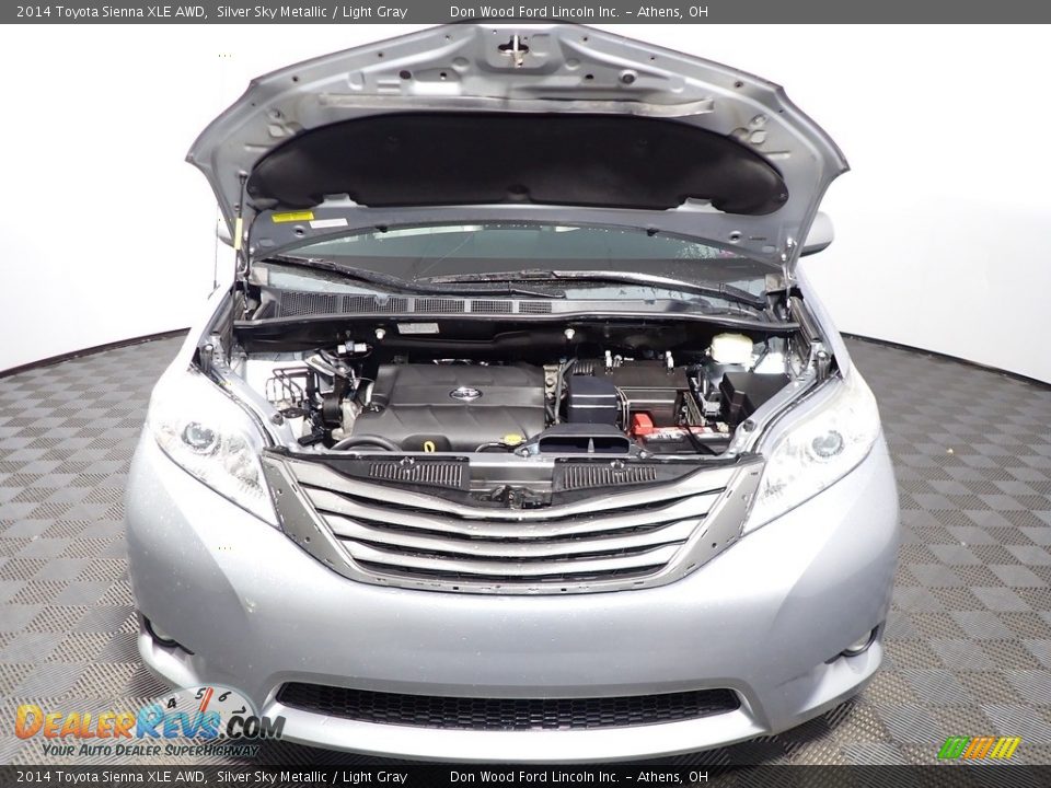 2014 Toyota Sienna XLE AWD Silver Sky Metallic / Light Gray Photo #5