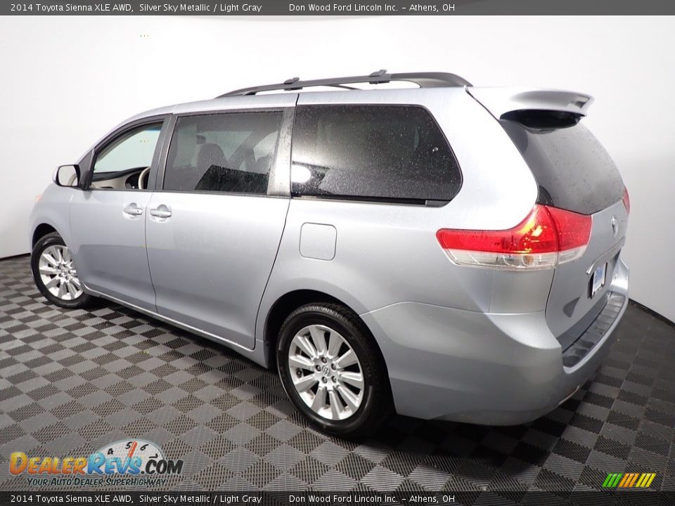 2014 Toyota Sienna XLE AWD Silver Sky Metallic / Light Gray Photo #9