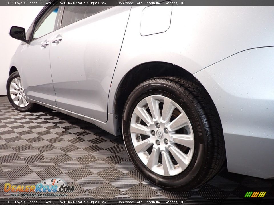 2014 Toyota Sienna XLE AWD Silver Sky Metallic / Light Gray Photo #10
