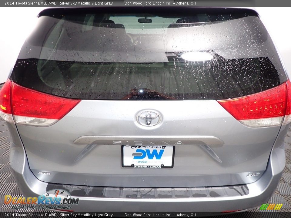 2014 Toyota Sienna XLE AWD Silver Sky Metallic / Light Gray Photo #11