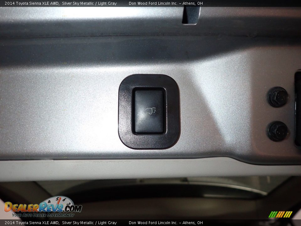 2014 Toyota Sienna XLE AWD Silver Sky Metallic / Light Gray Photo #15