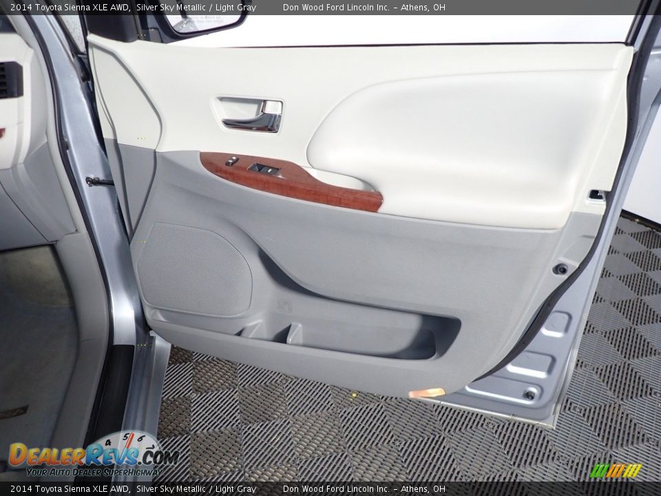2014 Toyota Sienna XLE AWD Silver Sky Metallic / Light Gray Photo #26