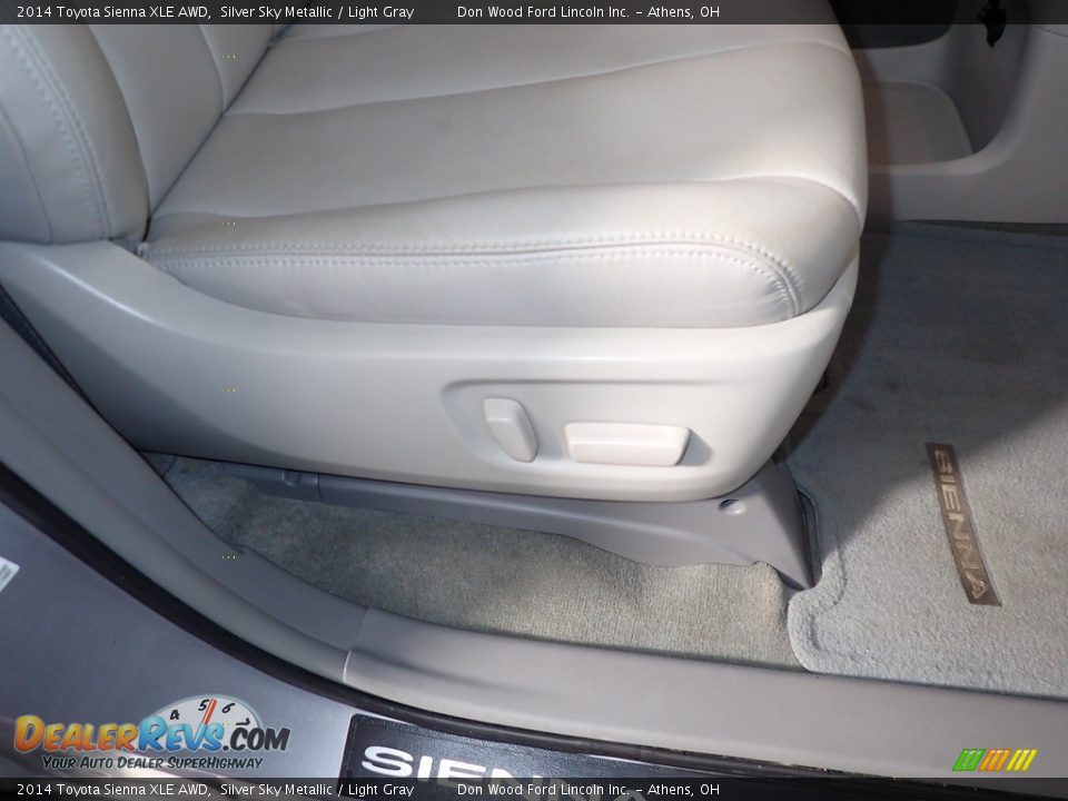 2014 Toyota Sienna XLE AWD Silver Sky Metallic / Light Gray Photo #27