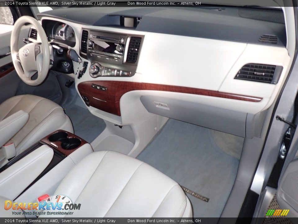 2014 Toyota Sienna XLE AWD Silver Sky Metallic / Light Gray Photo #28