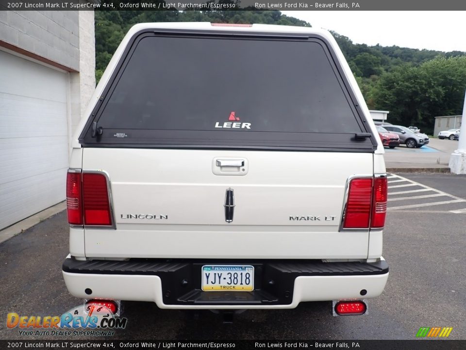 2007 Lincoln Mark LT SuperCrew 4x4 Oxford White / Light Parchment/Espresso Photo #7