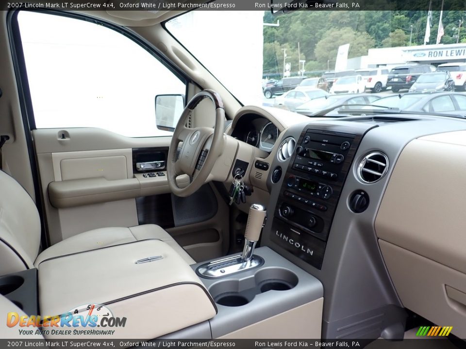 2007 Lincoln Mark LT SuperCrew 4x4 Oxford White / Light Parchment/Espresso Photo #11