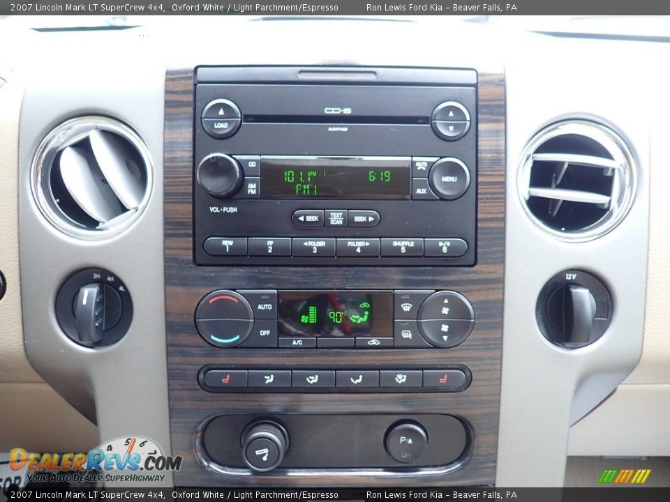 Controls of 2007 Lincoln Mark LT SuperCrew 4x4 Photo #16