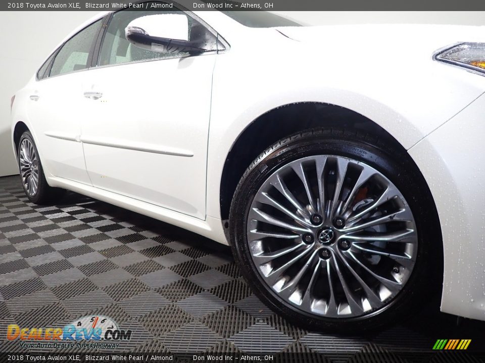 2018 Toyota Avalon XLE Blizzard White Pearl / Almond Photo #3