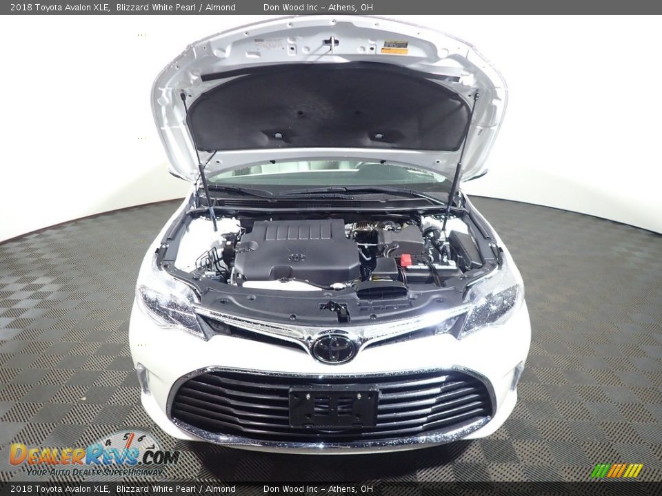 2018 Toyota Avalon XLE Blizzard White Pearl / Almond Photo #5