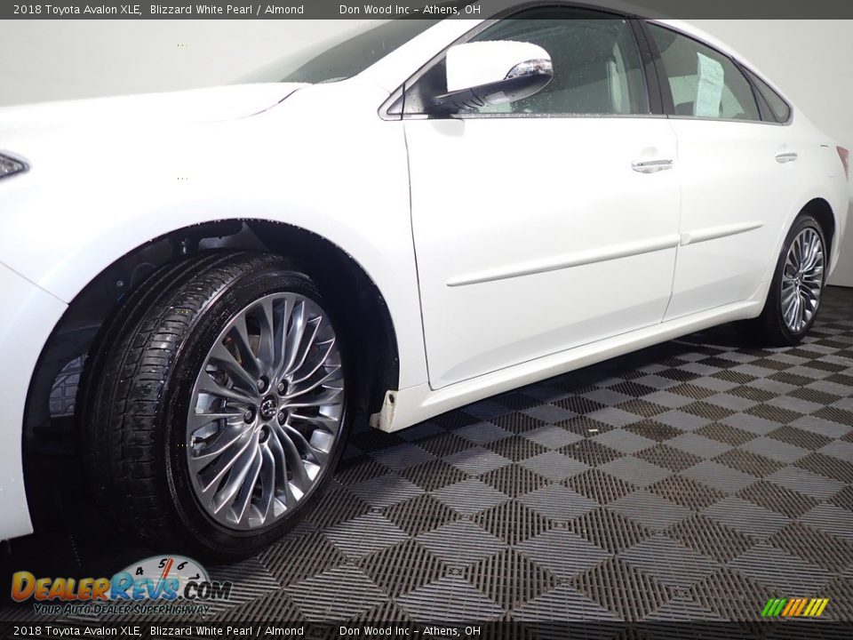 2018 Toyota Avalon XLE Blizzard White Pearl / Almond Photo #8