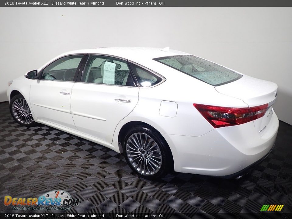2018 Toyota Avalon XLE Blizzard White Pearl / Almond Photo #9